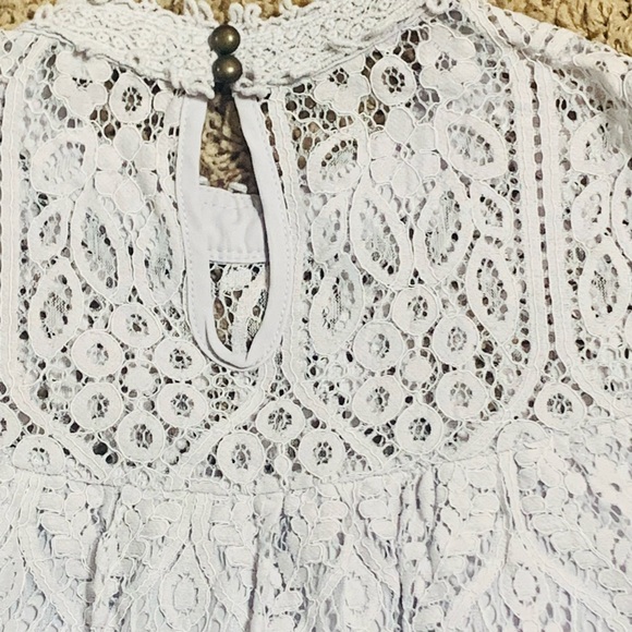 Laced halter top - Picture 3 of 3